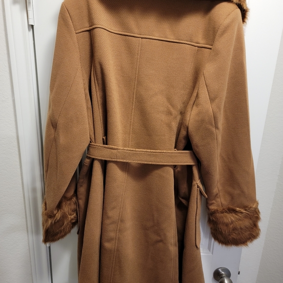 City Chic Coat - Picture 5 of 6